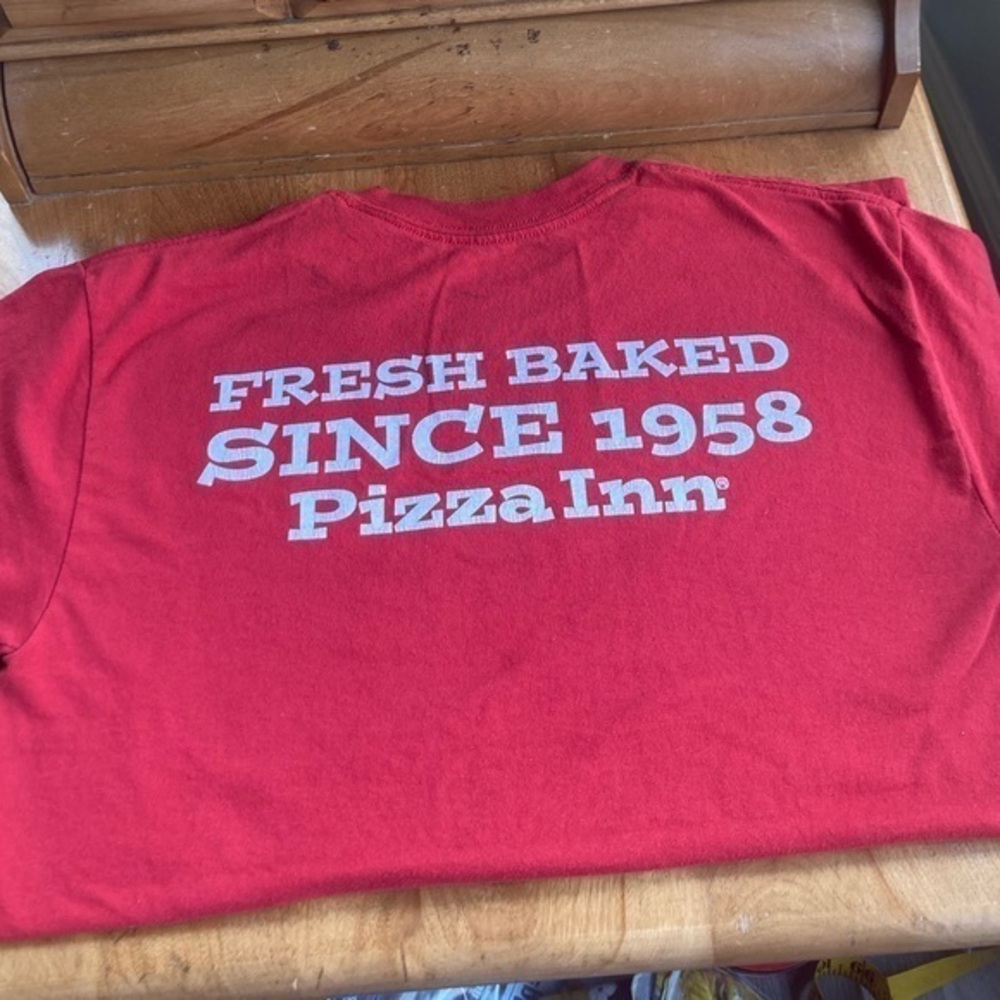 🍕🍕🧡 Pizza Inn VNTG tshirt fresh baked since 1958